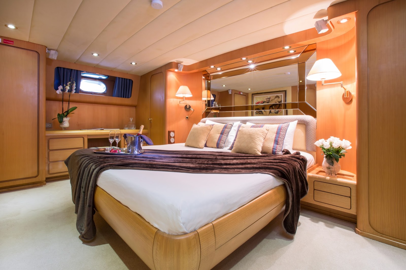ACE SIX Charter Yacht 5 Master cabin